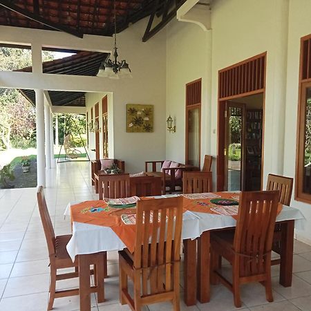 Guesthouse Rumah Senang Kalibaru ภายนอก รูปภาพ