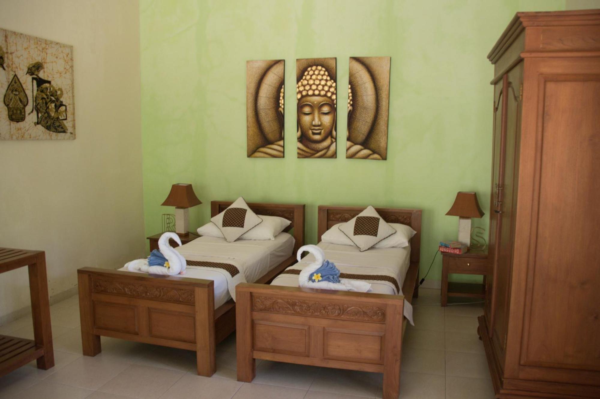 Guesthouse Rumah Senang Kalibaru ภายนอก รูปภาพ