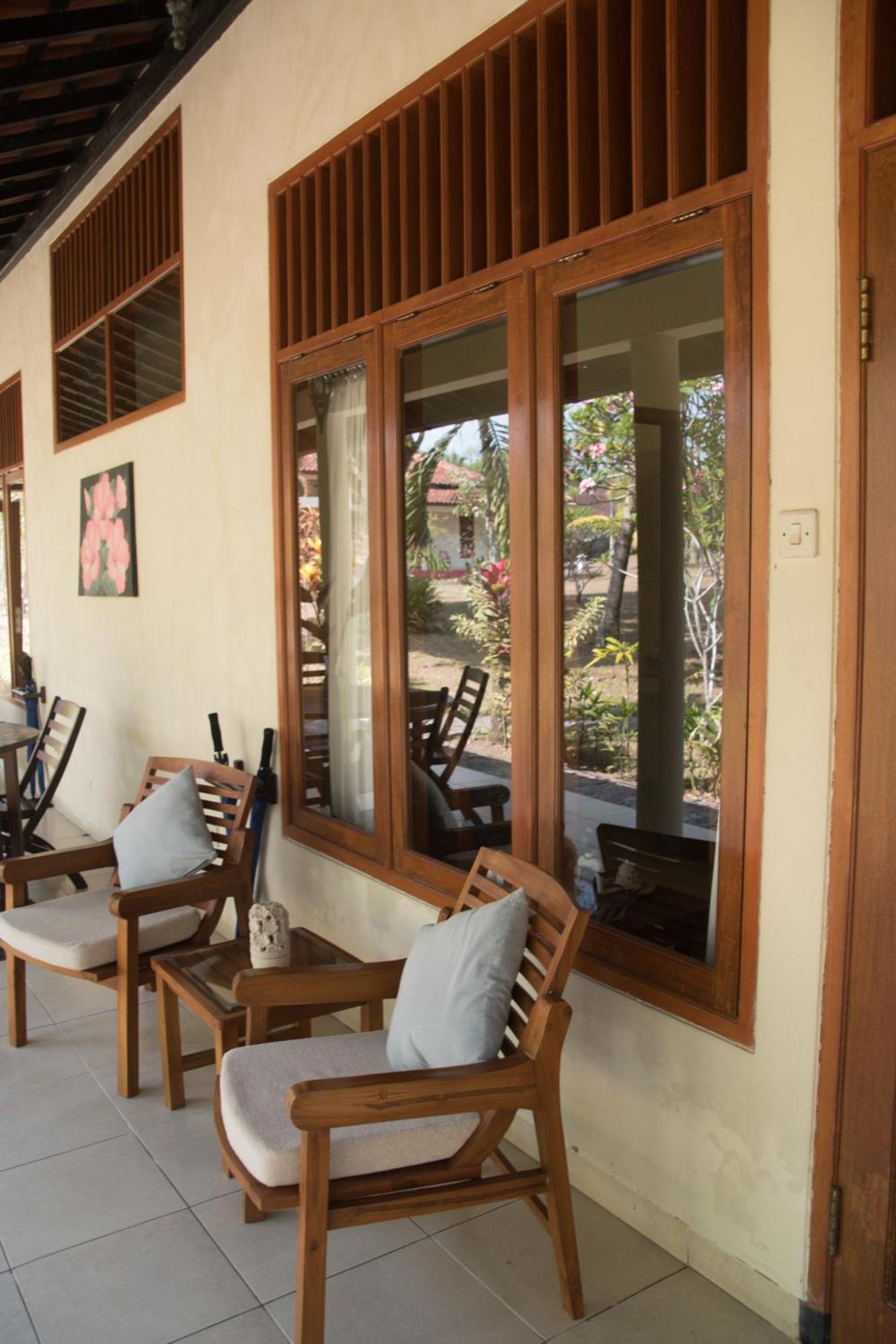 Guesthouse Rumah Senang Kalibaru ภายนอก รูปภาพ