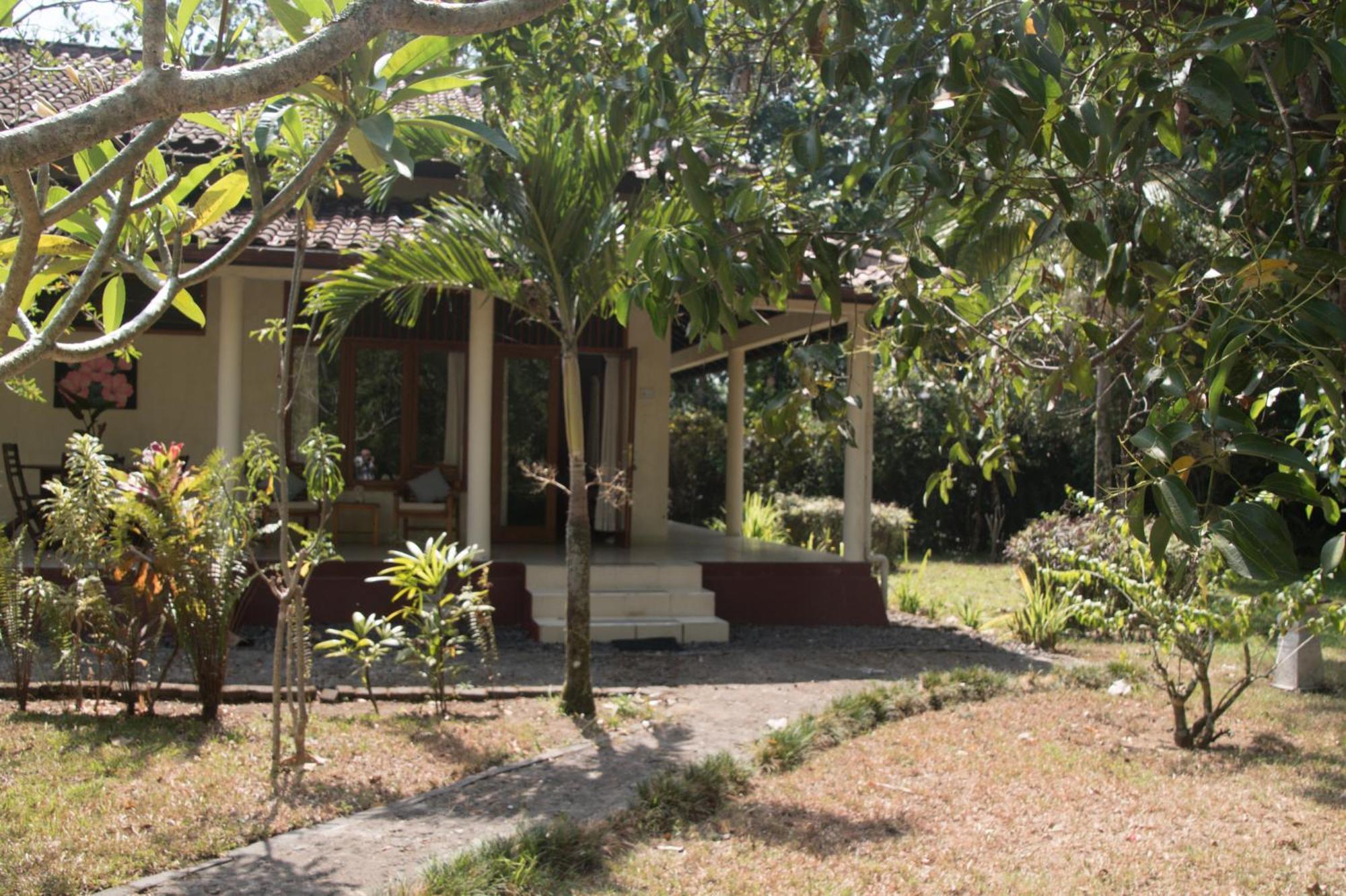 Guesthouse Rumah Senang Kalibaru ภายนอก รูปภาพ