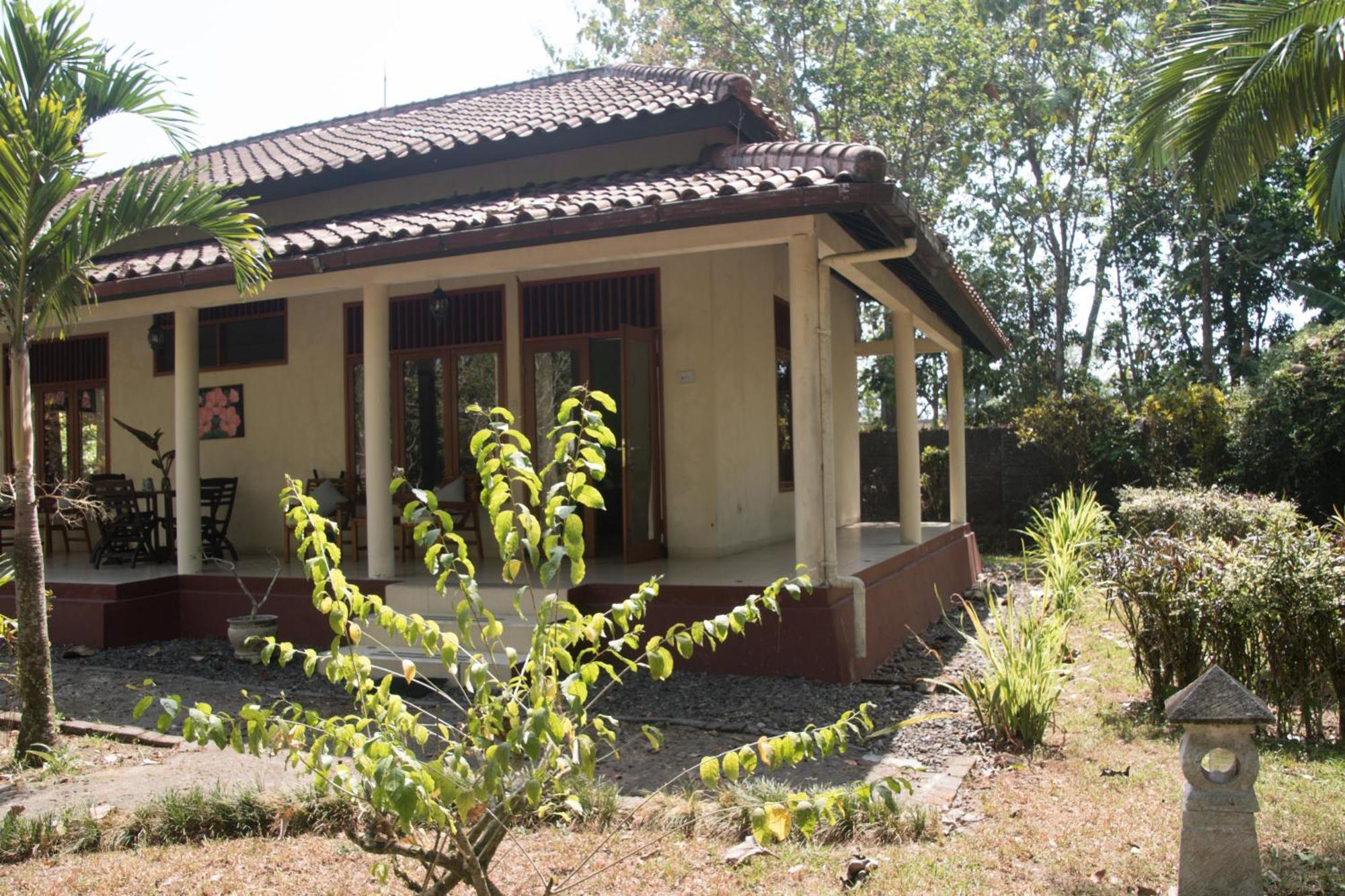 Guesthouse Rumah Senang Kalibaru ภายนอก รูปภาพ