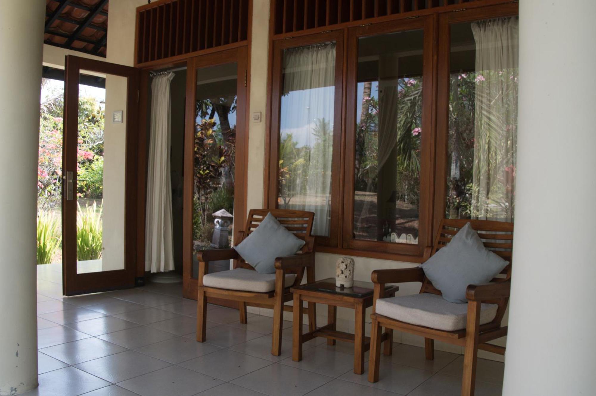 Guesthouse Rumah Senang Kalibaru ภายนอก รูปภาพ
