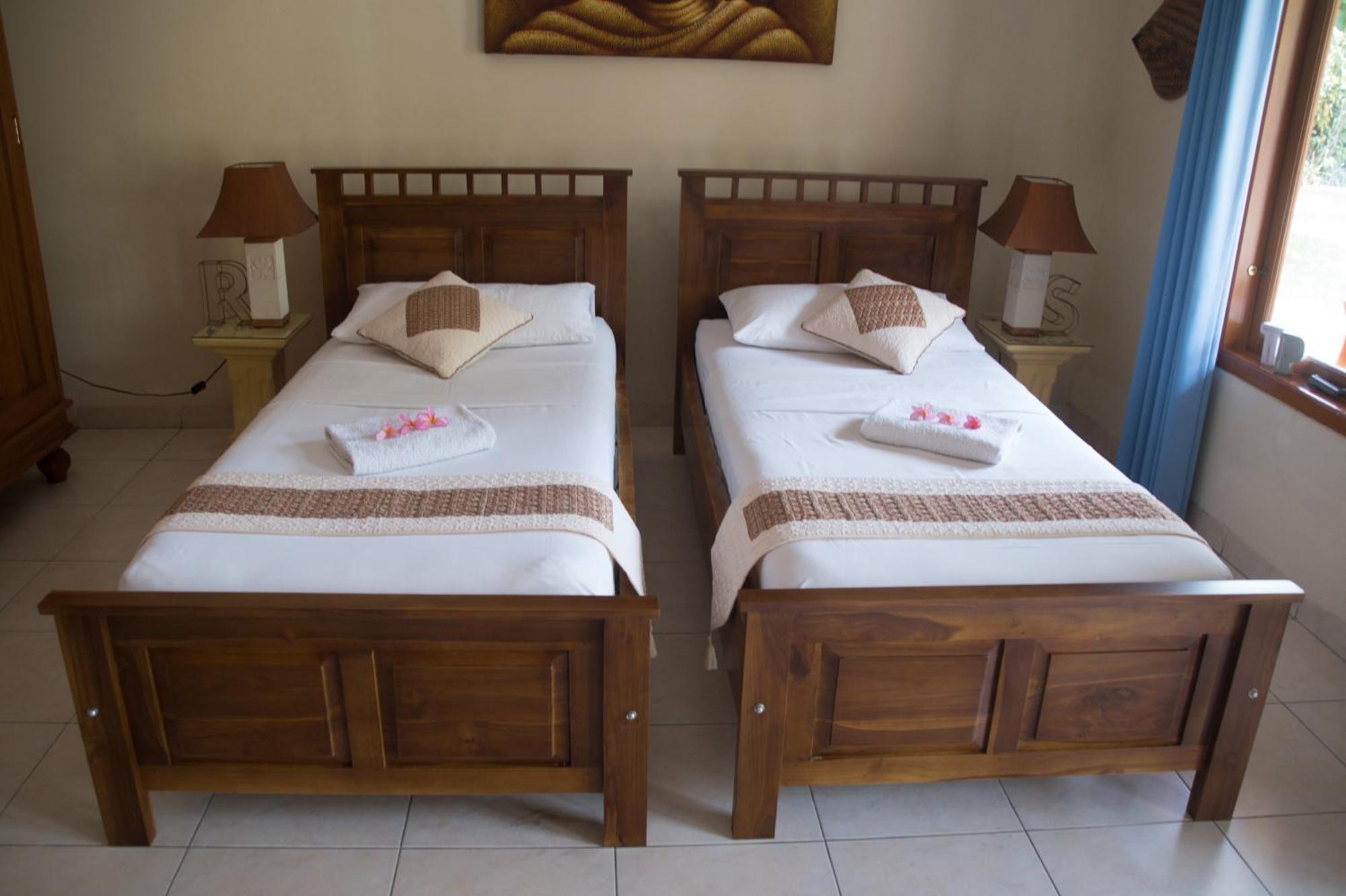 Guesthouse Rumah Senang Kalibaru ภายนอก รูปภาพ
