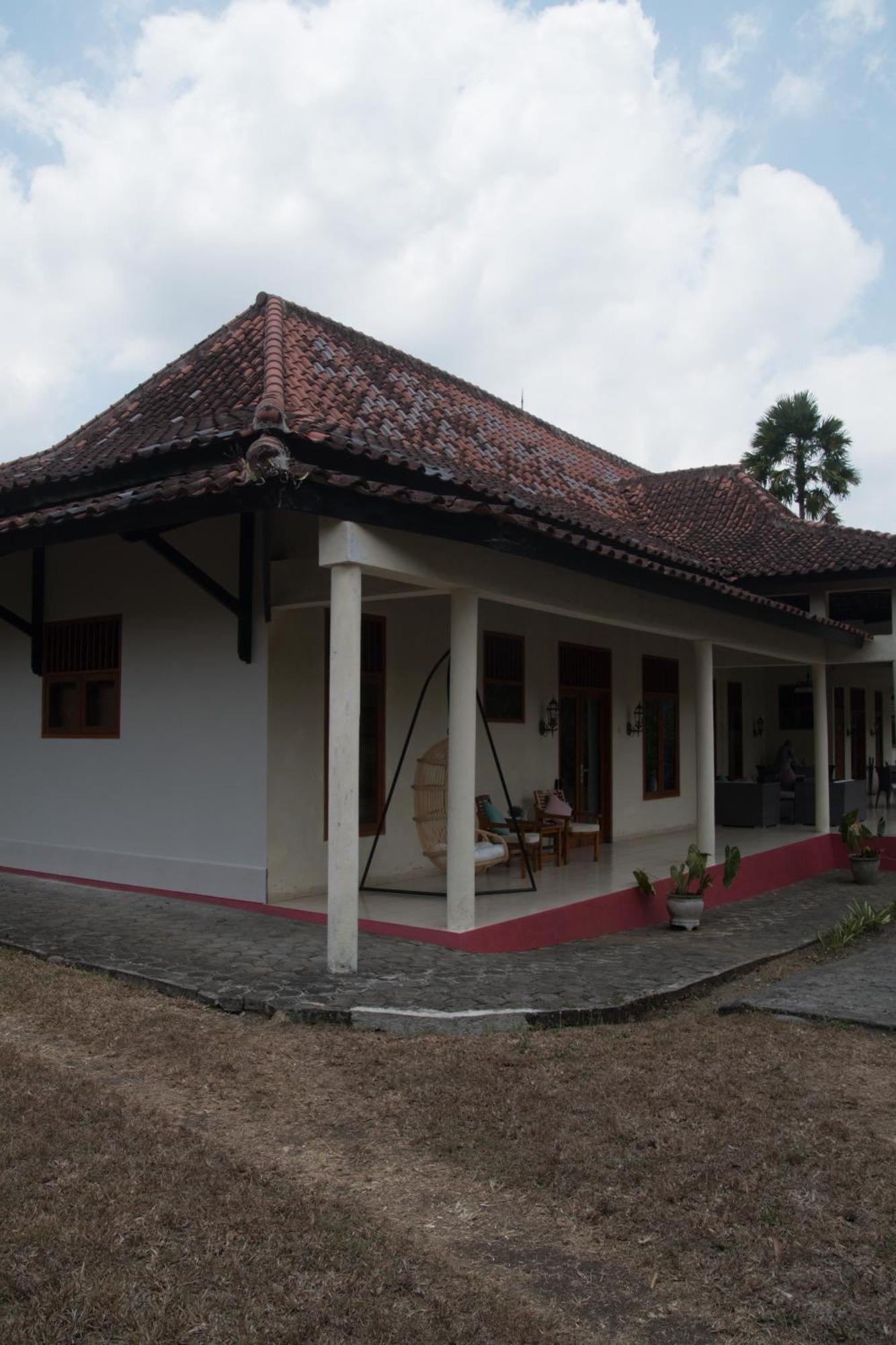 Guesthouse Rumah Senang Kalibaru ภายนอก รูปภาพ