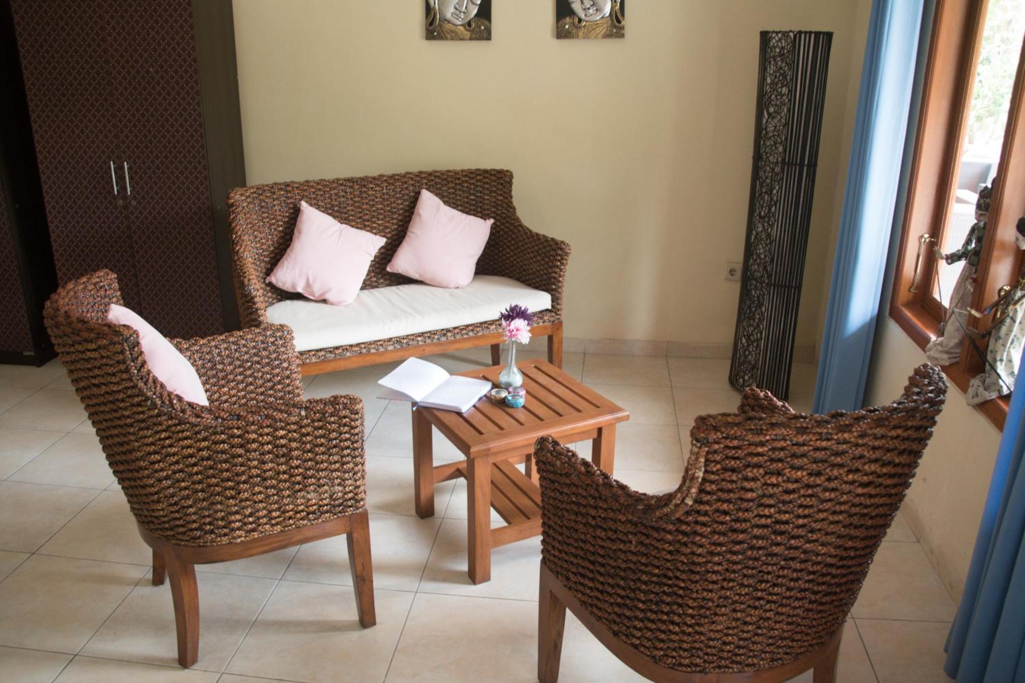 Guesthouse Rumah Senang Kalibaru ภายนอก รูปภาพ