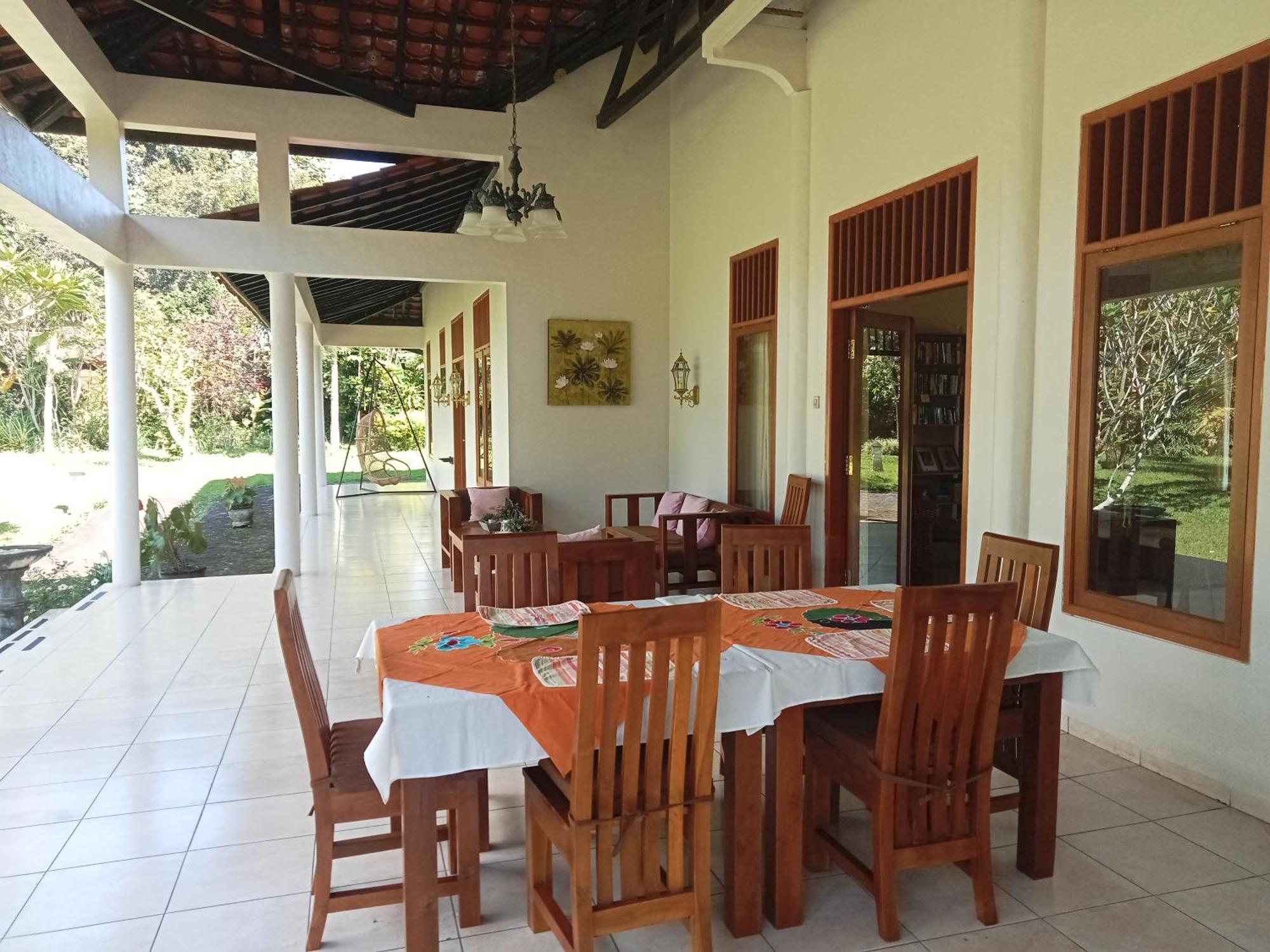 Guesthouse Rumah Senang Kalibaru ภายนอก รูปภาพ