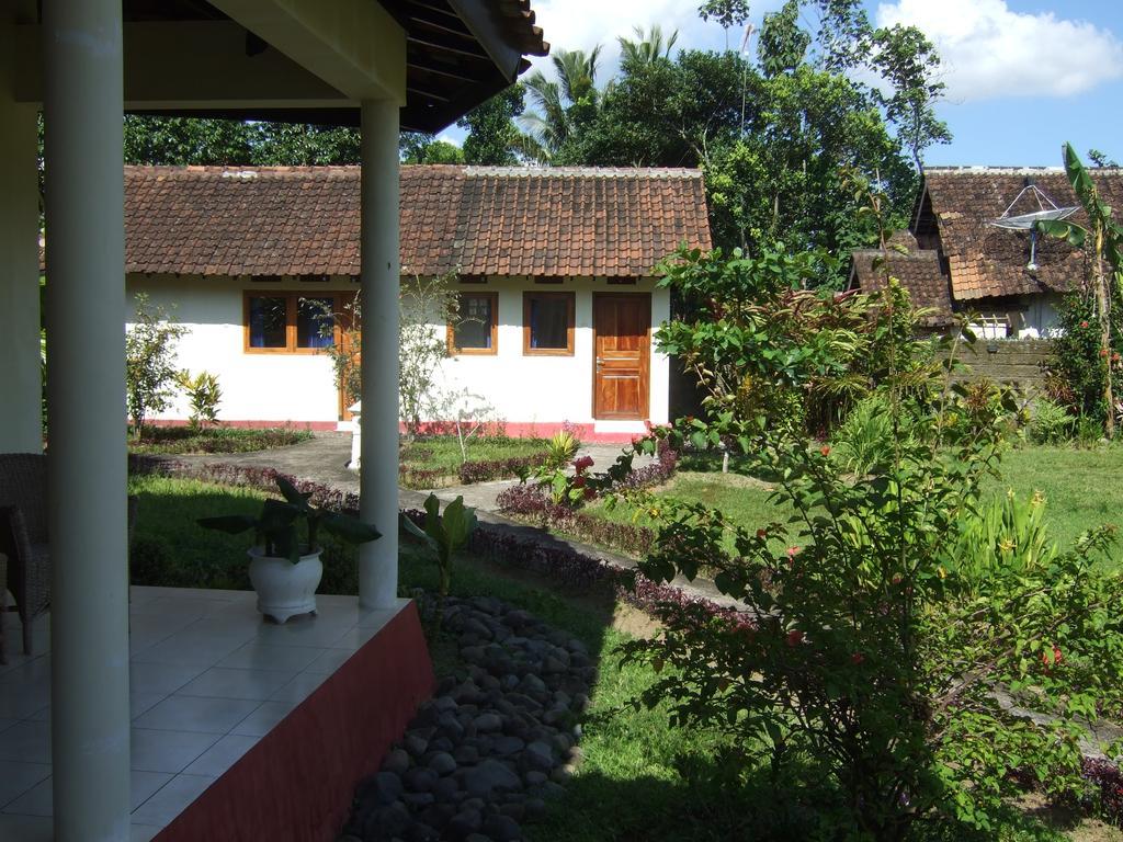 Guesthouse Rumah Senang Kalibaru ภายนอก รูปภาพ