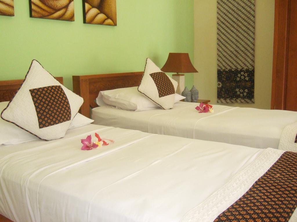 Guesthouse Rumah Senang Kalibaru ภายนอก รูปภาพ