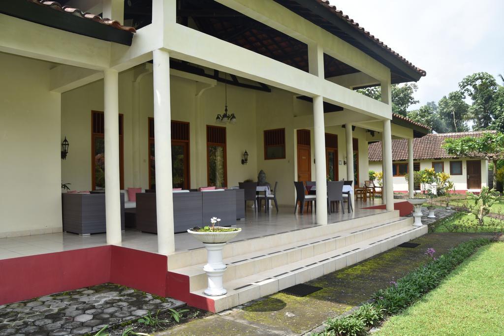 Guesthouse Rumah Senang Kalibaru ภายนอก รูปภาพ