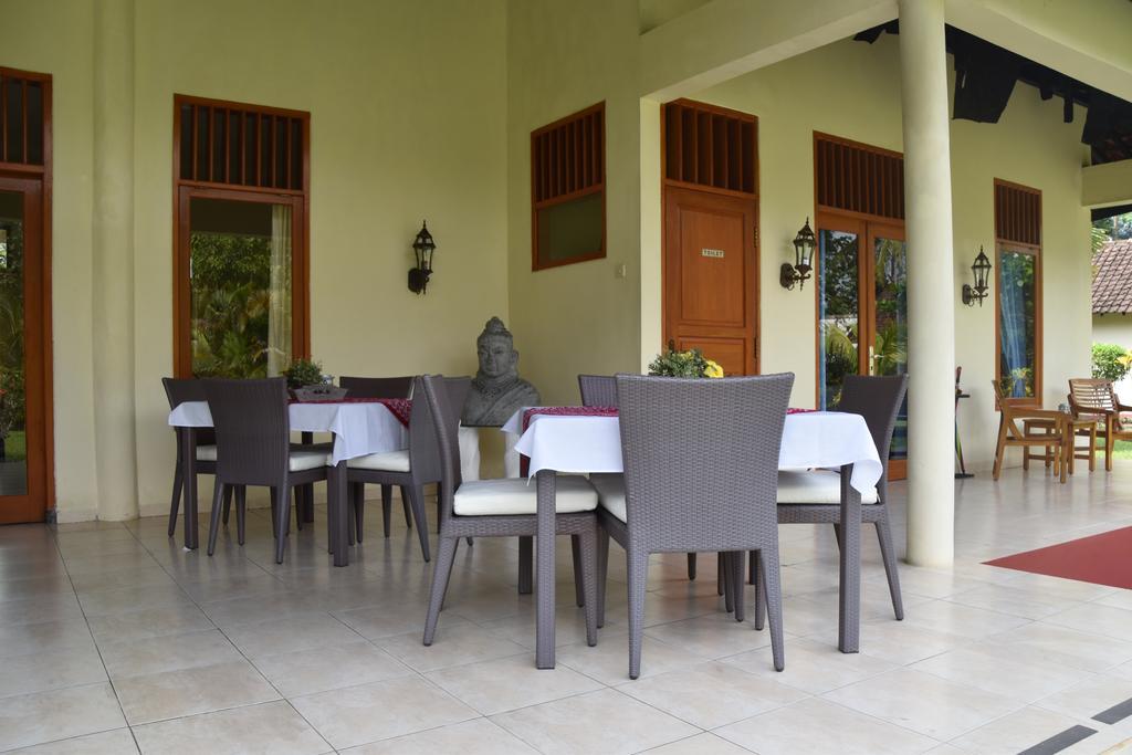Guesthouse Rumah Senang Kalibaru ภายนอก รูปภาพ