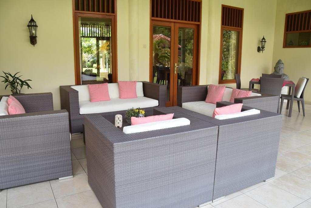 Guesthouse Rumah Senang Kalibaru ภายนอก รูปภาพ